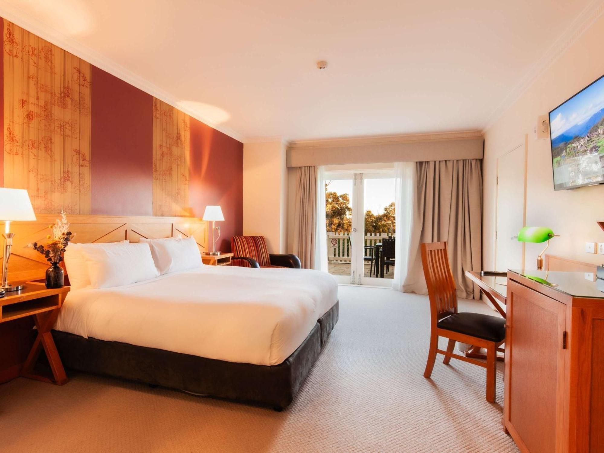 Fairmont & Blue Mountains Mgallery By Sofitel Hotel