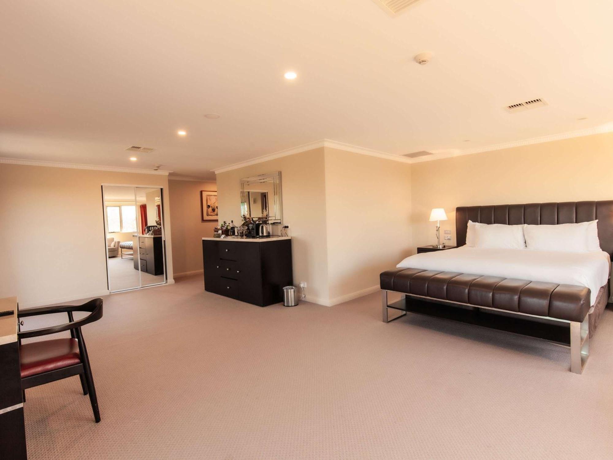 Fairmont & Blue Mountains Mgallery By Sofitel Hotel 4*